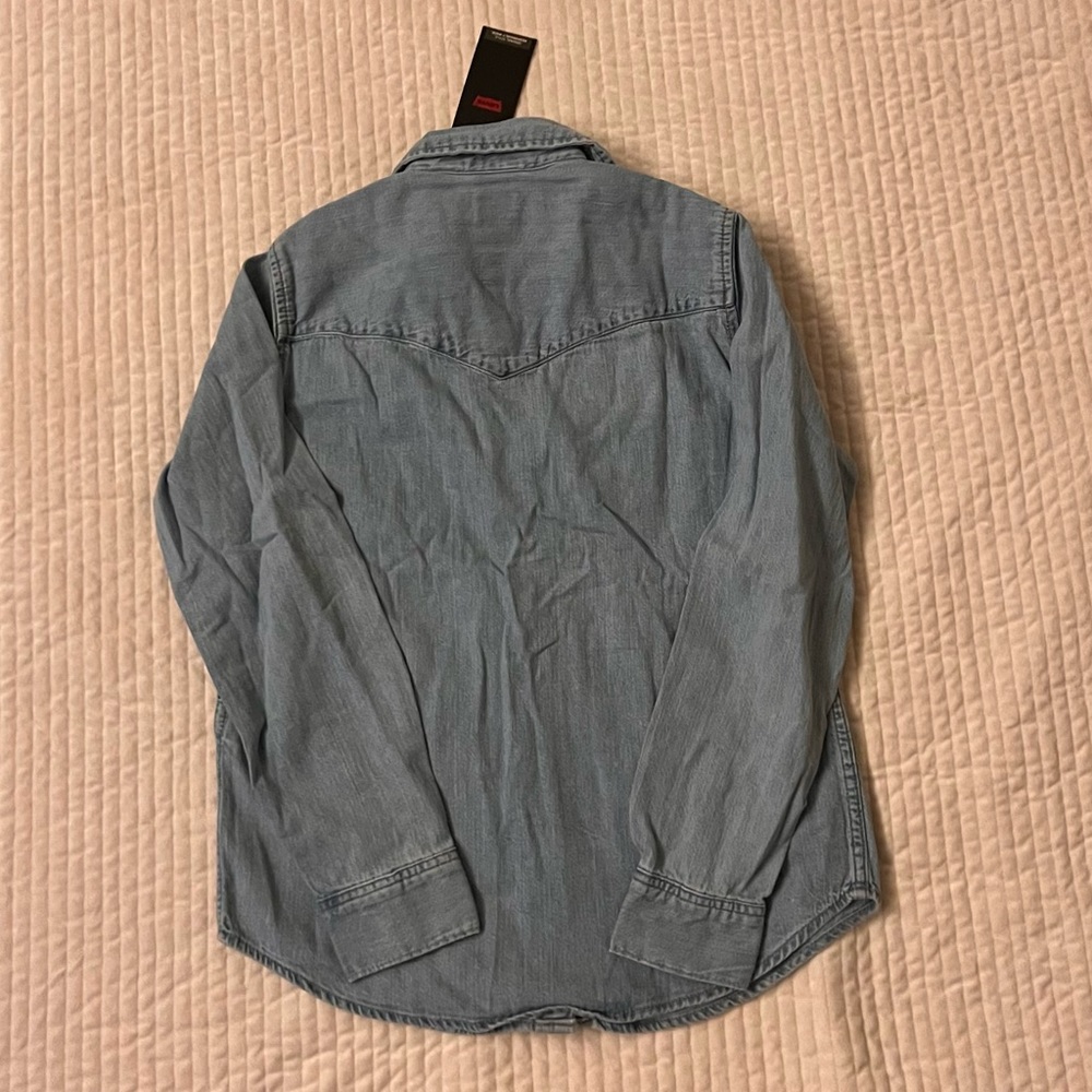 Levi's® Premium
ESSENTIAL WESTERN DENIM SHIRT - Picture 7 of 7